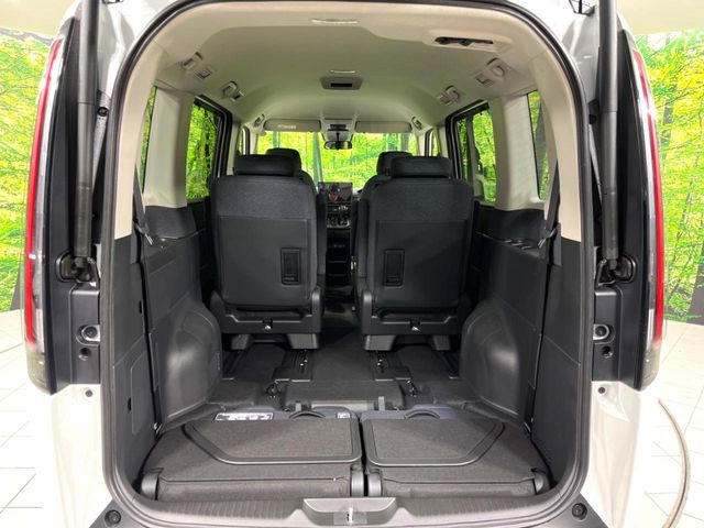 ���i�̂���������ʋ΁A���}���ɏ\���ȉ׎��X�y�[�X���m�ۂ��Ă���܂��B�Z�J���h�V�[�g��|���ƁA�傫�ȉו��̐ύڂ��\�ł���