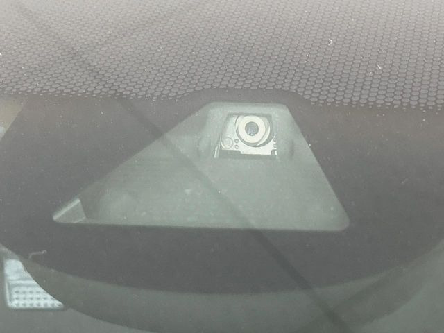 �y�z���_�Z���V���O�z���s���ɑO���̎ԗ�����F�����A�Փ˂������Ȏ��͌x��ƃu���[�L�ŏՓˉ���Ɣ�Q�y�����A�V�X�g�B�����S�Ƀh���C�u�����y���݂��������܂��B