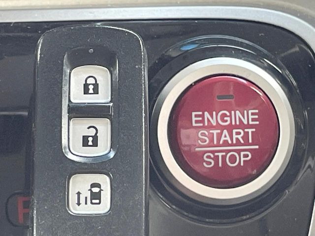 �yHonda�X�}�[�g�L�[�z�J�o����|�P�b�g�ɓ��ꂽ�܂܂ł��h�A�̎{���E�������\�ȃX�}�[�g�L�[�𑕔��B�G���W���̃I���E�I�t�����J�M�����o���K�v����������Ƃ��Ă��֗��ł���