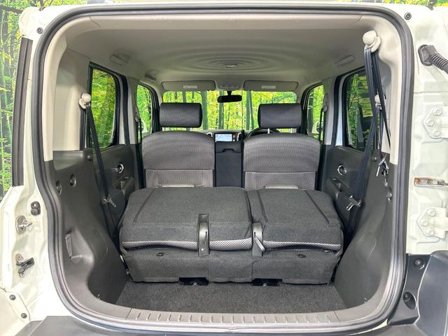 ���i�̂���������ʋ΁A���}���ɏ\���ȉ׎��X�y�[�X���m�ۂ��Ă���܂��B�Z�J���h�V�[�g��|���ƁA�傫�ȉו��̐ύڂ��\�ł���