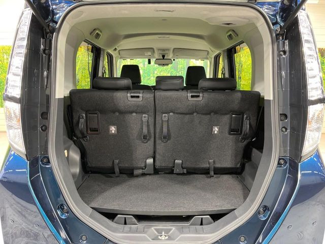 ���i�̂���������ʋ΁A���}���ɏ\���ȉ׎��X�y�[�X���m�ۂ��Ă���܂��B�Z�J���h�V�[�g��|���ƁA�傫�ȉו��̐ύڂ��\�ł���