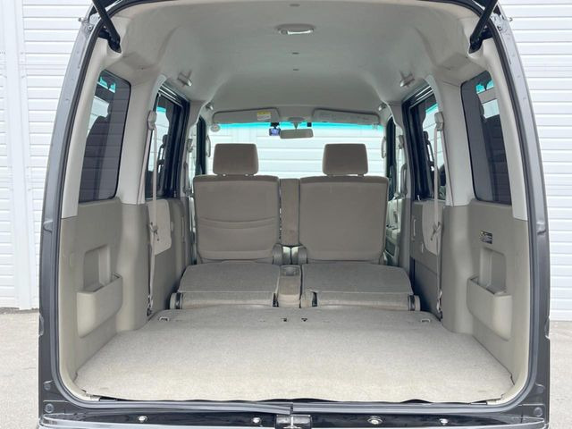 ���i�̂���������ʋ΁A���}���ɏ\���ȉ׎��X�y�[�X���m�ۂ��Ă���܂��B�Z�J���h�V�[�g��|���ƁA�傫�ȉו��̐ύڂ��\�ł���