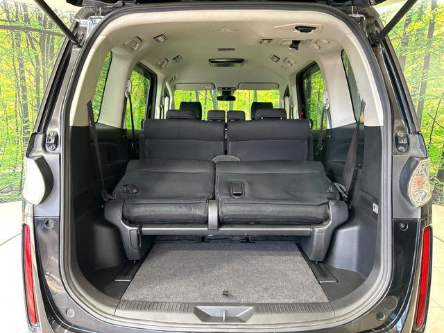 ���i�̂���������ʋ΁A���}���ɏ\���ȉ׎��X�y�[�X���m�ۂ��Ă���܂��B�Z�J���h�V�[�g��|���ƁA�傫�ȉו��̐ύڂ��\�ł���