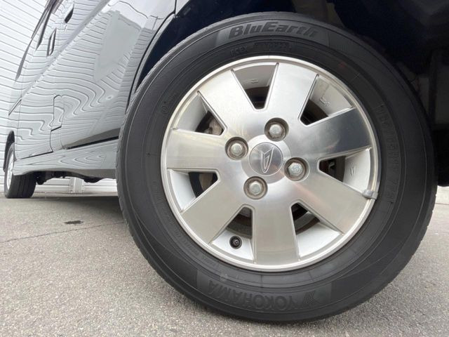 �y����13�C���`�A���~�z�C�[���z�O�ςɃ}�b�`���������A���~�z�C�[���𑕒����Ă���܂��B�e��ЊO�A���~�z�C�[����A�X�^�b�h���X�^�C�����戵�����Ă���܂��B���񂲑��k����������