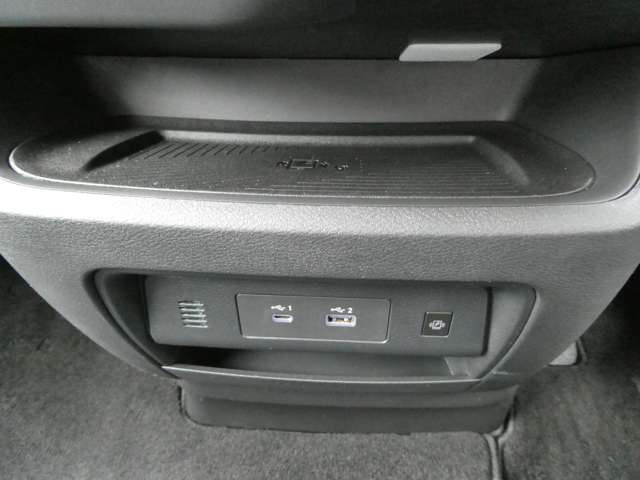 セレナ1.4 e-4ORCE ハイウェイスターV 4WD