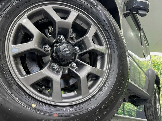 �y����15�C���`�A���~�z�C�[���z�O�ςɃ}�b�`���������A���~�z�C�[���𑕒����Ă���܂��B�e��ЊO�A���~�z�C�[����A�X�^�b�h���X�^�C�����戵�����Ă���܂��B���񂲑��k����������