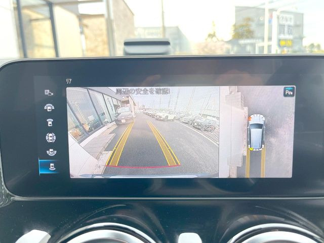 ���p�m���~�b�N�r���[���j�^�[:��p�̃J�����ɂ��A�ォ�猩���낵���悤�Ȏ��_��360�x�N���}�̎��͂��m�F���邱�Ƃ��ł��܂������p�������m�F���₷���A�����ꏊ�ł̐؂�Ԃ��⒓�Ԃ��X���[�Y�ɍs���܂��B