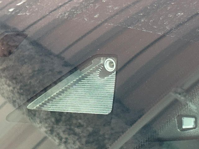 �y�X�}�[�g�u���[�L�T�|�[�g�z���s���ɑO���̎ԗ�����F�����A�Փ˂������Ȏ��͌x��ƃu���[�L�ŏՓˉ���Ɣ�Q�y�����A�V�X�g�B�����S�Ƀh���C�u�����y���݂��������܂��B