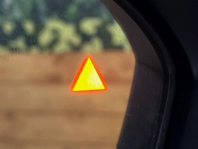 �y������p���m�z���s���A�h�A�~���[�̎��p�ɂȂ�₷���ӏ��Ɍ㑱�Ԃ��ڋ߂���ƃT�C�h�~���[�t�߂Ɍx����\���A�h���C�o�[�ɒ��ӊ��N�����Ă���܂��B