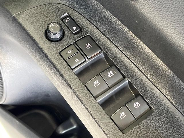 �y�d���i�[�~���[�z�T�C�h�~���[�͓d���i�[���ƂȂ��Ă���A�������ԏ�ł��L�Y�������X�N��}�����܂��B