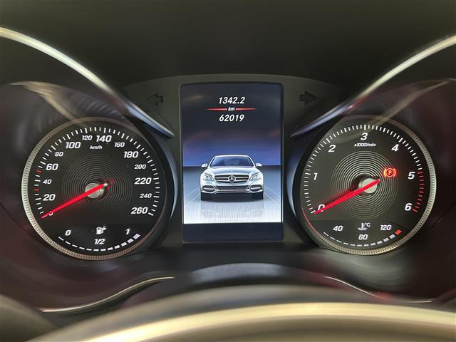 CクラスC220d ローレウス エディション