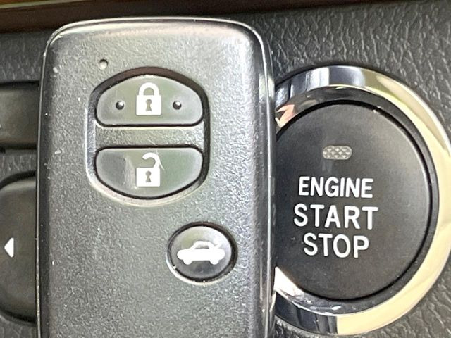 �y�X�}�[�g�L�[�z�J�o����|�P�b�g�ɓ��ꂽ�܂܂ł��h�A�̎{���E�������\�ȃX�}�[�g�L�[�𑕔��B�G���W���̃I���E�I�t�����J�M�����o���K�v����������Ƃ��Ă��֗��ł���