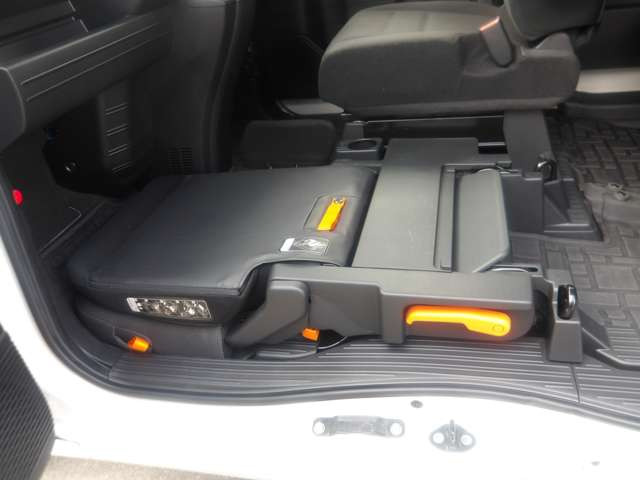 ����Ȃ��t���b�g�ɂȂ�̂�N-VAN�̂����Ƃ��끚