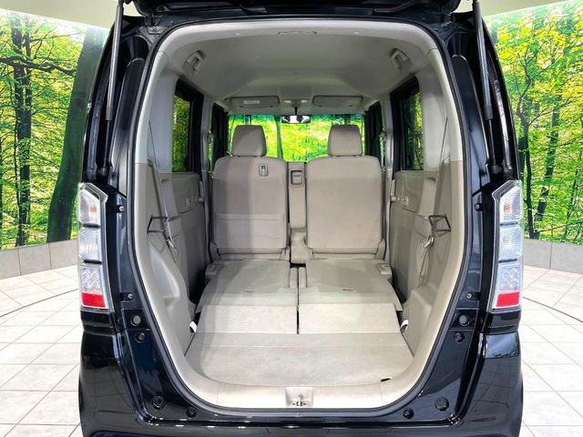 ���i�̂���������ʋ΁A���}���ɏ\���ȉ׎��X�y�[�X���m�ۂ��Ă���܂��B�Z�J���h�V�[�g��|���ƁA�傫�ȉו��̐ύڂ��\�ł���