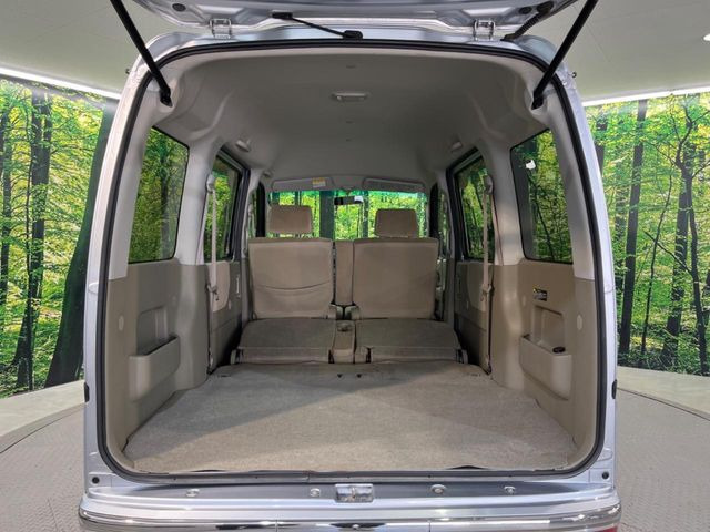 ���i�̂���������ʋ΁A���}���ɏ\���ȉ׎��X�y�[�X���m�ۂ��Ă���܂��B�Z�J���h�V�[�g��|���ƁA�傫�ȉו��̐ύڂ��\�ł���