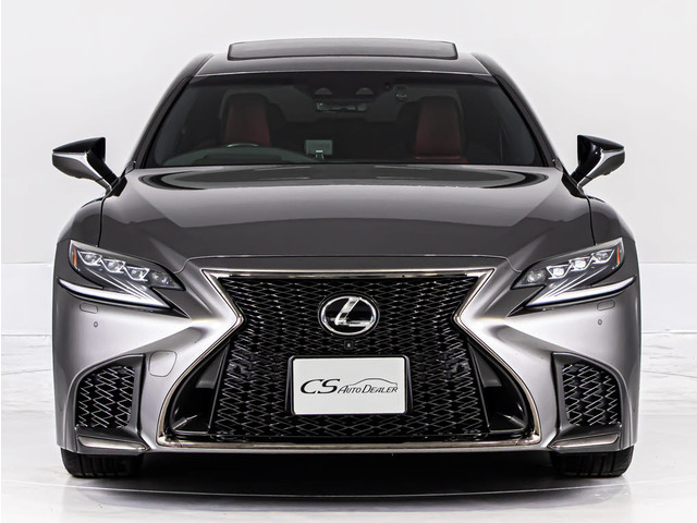 Fスポーツ専用のフロントバンパー&グリル!