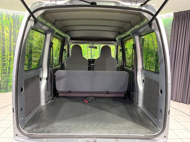 ���i�̂���������ʋ΁A���}���ɏ\���ȉ׎��X�y�[�X���m�ۂ��Ă���܂��B�Z�J���h�V�[�g��|���ƁA�傫�ȉו��̐ύڂ��\�ł���