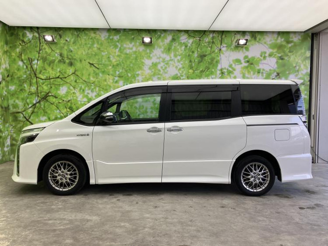 ヴォクシー1.8 ハイブリッド ZS 煌