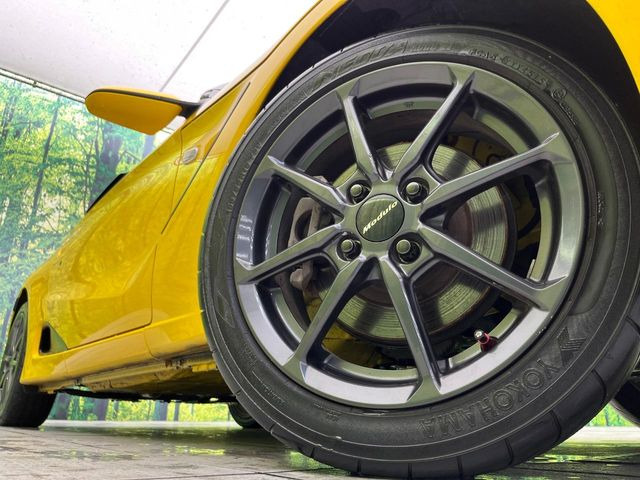 �y�����I�v�V����15�C���`�A���~�z�C�[���z�����I�v�V�����z�C�[���𑕒��B���s���\�̌���ɉ����A�O�ς����X�^�C���b�V���ɂȂ��Ă��܂��B