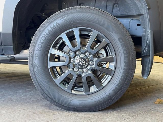 �y����18�C���`�A���~�z�C�[���z�O�ςɃ}�b�`���������A���~�z�C�[���𑕒����Ă���܂��B�e��ЊO�A���~�z�C�[����A�X�^�b�h���X�^�C�����戵�����Ă���܂��B���񂲑��k����������