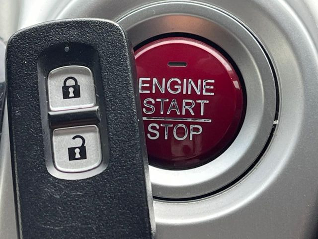 �yHonda�X�}�[�g�L�[�z�J�o����|�P�b�g�ɓ��ꂽ�܂܂ł��h�A�̎{���E�������\�ȃX�}�[�g�L�[�𑕔��B�G���W���̃I���E�I�t�����J�M�����o���K�v����������Ƃ��Ă��֗��ł���
