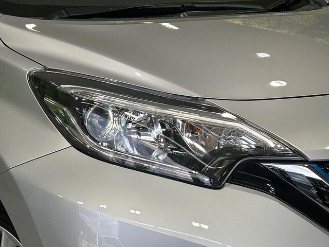 �yLED�w�b�h���C�g�z���V����ԑ��s�����ǍD�Ȏ��E���m�ۂ����S���ĉ^�]�ł��鍂�P�xLED�w�b�h���C�g�𑕔�!�_�����x�������A����d�͂��}�����Ă��܂��B