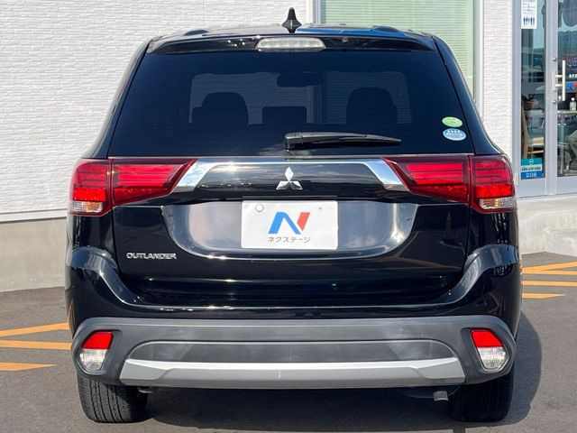 安心の最長10年・走行無制限保証(有償)をご用意。保証内容も充実はもちろん、無料点検&オイル交換や、年中無休の全国・24時間ロードサービスも付帯されておりますのでご安心下さい。