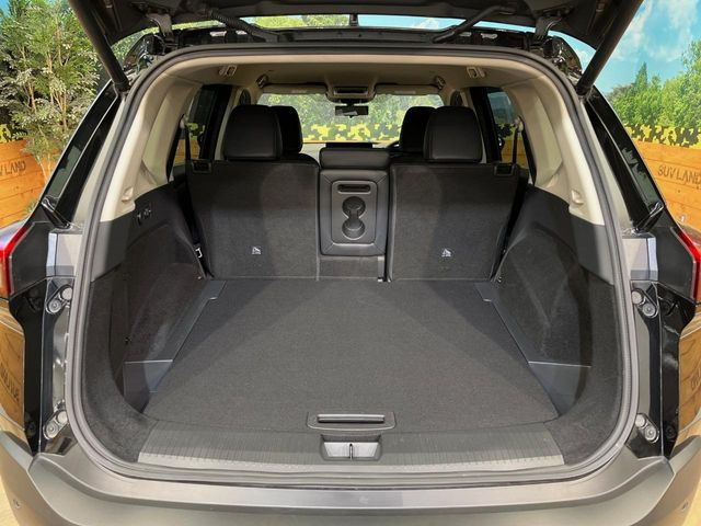 ���i�̂���������ʋ΁A���}���ɏ\���ȉ׎��X�y�[�X���m�ۂ��Ă���܂��B�Z�J���h�V�[�g��|���ƁA�傫�ȉו��̐ύڂ��\�ł���