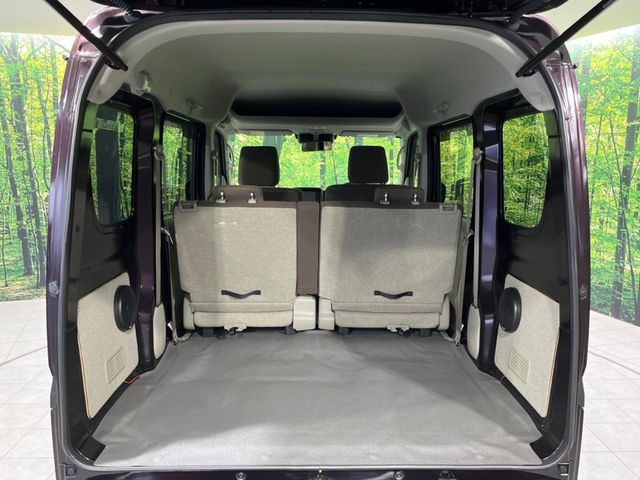 ���i�̂���������ʋ΁A���}���ɏ\���ȉ׎��X�y�[�X���m�ۂ��Ă���܂��B�Z�J���h�V�[�g��|���ƁA�傫�ȉו��̐ύڂ��\�ł���