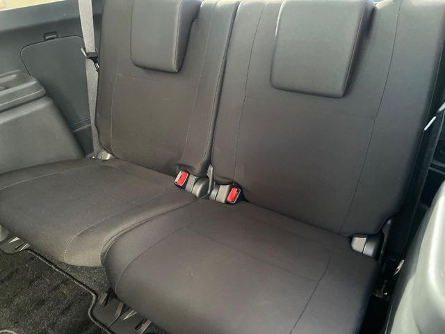 3列目シートはもちろん状態良好☆大人でもゆったりと座って頂けますので、大人数でのお出かけもラクラクです♪ご家族で、気の知れた仲間で、ドライブに行くのが楽しみですね♪