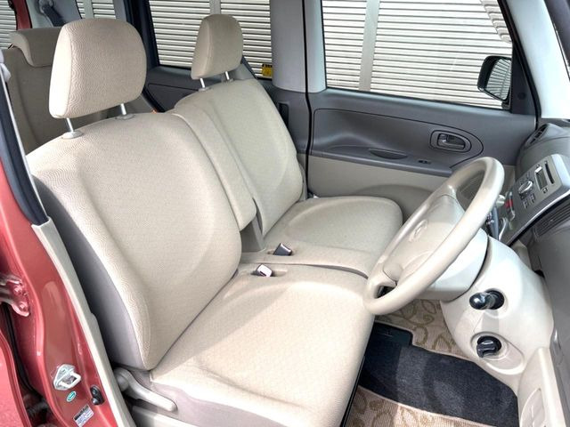 運転席シート廻りは使用感も少なく、良好な状態となっています。丁寧に使われていたことがよくわかりますね。