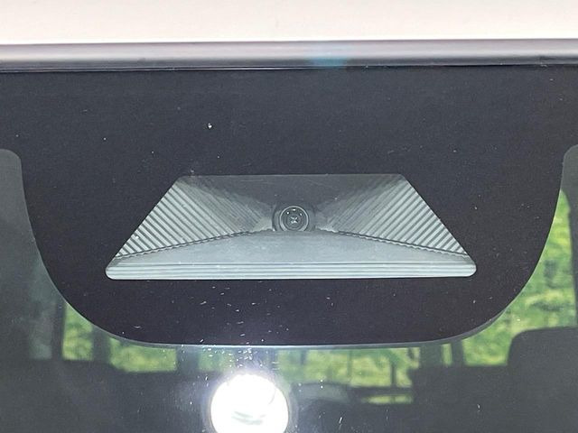 �y�z���_�Z���V���O�z���s���ɑO���̎ԗ�����F�����A�Փ˂������Ȏ��͌x��ƃu���[�L�ŏՓˉ���Ɣ�Q�y�����A�V�X�g�B�����S�Ƀh���C�u�����y���݂��������܂��B