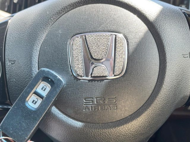 �yHonda�X�}�[�g�L�[�z�J�o����|�P�b�g�ɓ��ꂽ�܂܂ł��h�A�̎{���E�������\�ȃX�}�[�g�L�[�𑕔��B�G���W���̃I���E�I�t�����J�M�����o���K�v����������Ƃ��Ă��֗��ł���