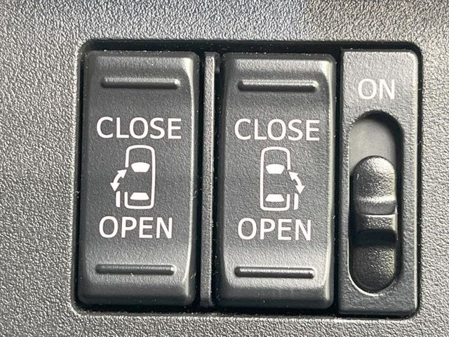 【両側パワースライドドア】スマートキーや運転席のスイッチで後席両側スライドドアの開閉が可能♪電動だから力を入れてドアを開ける必要が無く、小さなお子様でも簡単に開け閉めでき快適です♪