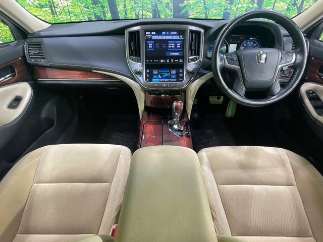 クラウンハイブリッド 2.5 ロイヤルサルーン