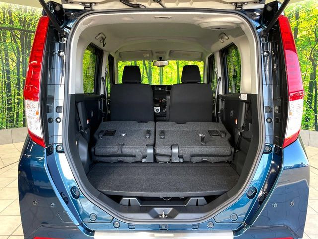 ���i�̂���������ʋ΁A���}���ɏ\���ȉ׎��X�y�[�X���m�ۂ��Ă���܂��B�Z�J���h�V�[�g��|���ƁA�傫�ȉו��̐ύڂ��\�ł���