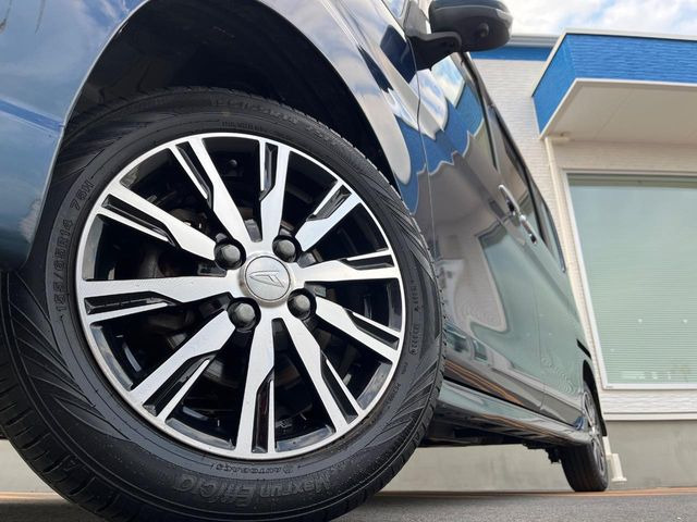 �y����14�C���`�A���~�z�C�[���z�O�ςɃ}�b�`���������A���~�z�C�[���𑕒����Ă���܂��B�e��ЊO�A���~�z�C�[����A�X�^�b�h���X�^�C�����戵�����Ă���܂��B���񂲑��k����������