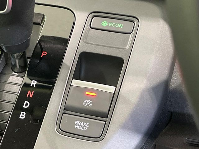 �y�I�[�g�u���[�L�z�[���h�z�M���҂���a�؂Œ�Ԏ��Ƀu���[�L���瑫�𗣂��Ă��A��~��Ԃ�ێ����Ă���܂��B�O�i����Ƃ��̓A�N�Z���𓥂߂Ύ����ŉ��������̂ň��S��X���^�]���y�ɂȂ�܂���