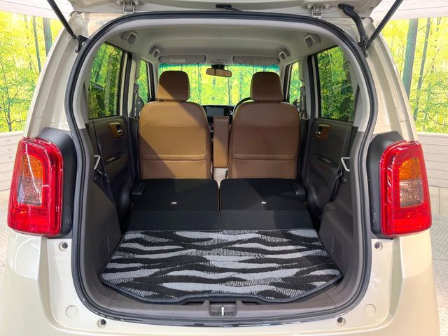 ���i�̂���������ʋ΁A���}���ɏ\���ȉ׎��X�y�[�X���m�ۂ��Ă���܂��B�Z�J���h�V�[�g��|���ƁA�傫�ȉו��̐ύڂ��\�ł���