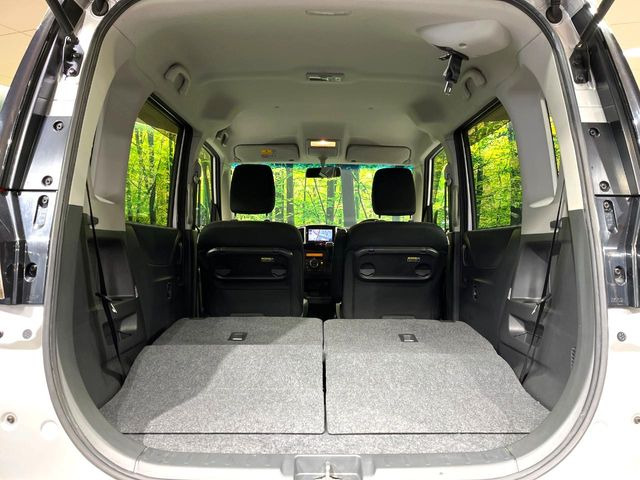 普段のお買い物や通勤、送迎等に十分な荷室スペースを確保しております。セカンドシートを倒すと、大きな荷物の積載も可能です♪