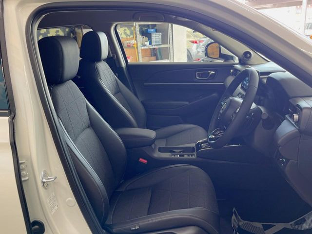 �y�n�[�t���U�[�V�[�g�z�������ƍ���S�n�𗼗������l�C�̃V�[�g���w�ʁE���ʂ̃t�@�u���b�N�f�ނ́A�ʋC���̗ǂ��⊊��ɂ����ɗD��Ă��܂��B�C���╞���ɍ��E���ꂸ���K�ɂ���肢�������܂��B