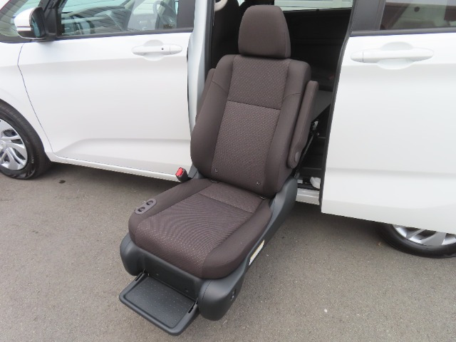 フリード1.5 G ホンダセンシング サイドリフトアップシート