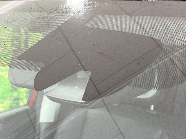 �y�G�}�[�W�F���V�[�u���[�L�z���s���ɑO���̎ԗ�����F�����A�Փ˂������Ȏ��͌x��ƃu���[�L�ŏՓˉ���Ɣ�Q�y�����A�V�X�g�B�����S�Ƀh���C�u�����y���݂��������܂��B