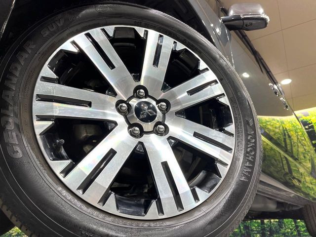 �y����18�C���`�A���~�z�C�[���z�O�ςɃ}�b�`���������A���~�z�C�[���𑕒����Ă���܂��B�e��ЊO�A���~�z�C�[����A�X�^�b�h���X�^�C�����戵�����Ă���܂��B���񂲑��k����������