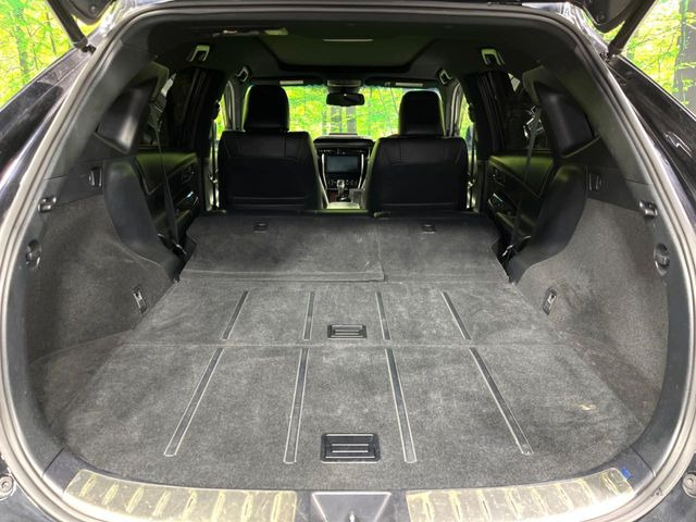 ���i�̂���������ʋ΁A���}���ɏ\���ȉ׎��X�y�[�X���m�ۂ��Ă���܂��B�Z�J���h�V�[�g��|���ƁA�傫�ȉו��̐ύڂ��\�ł���