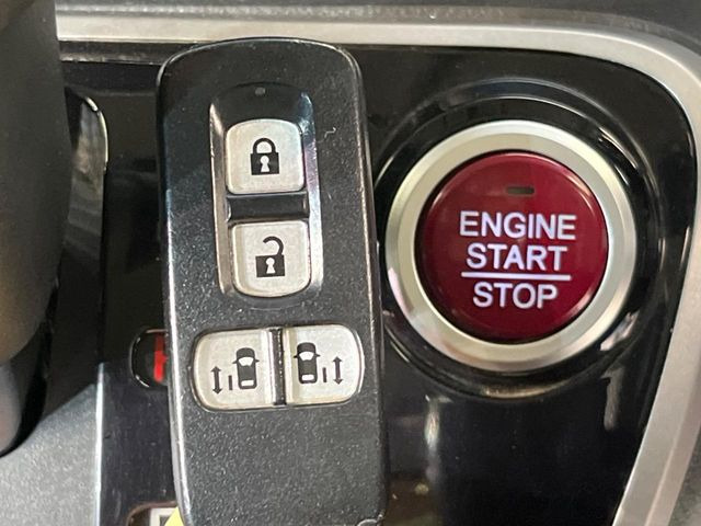 �yHonda�X�}�[�g�L�[�z�J�o����|�P�b�g�ɓ��ꂽ�܂܂ł��h�A�̎{���E�������\�ȃX�}�[�g�L�[�𑕔��B�G���W���̃I���E�I�t�����J�M�����o���K�v����������Ƃ��Ă��֗��ł���