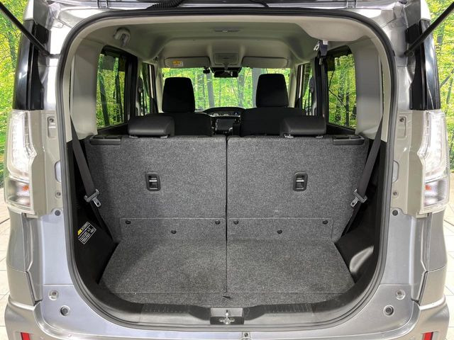 ���i�̂���������ʋ΁A���}���ɏ\���ȉ׎��X�y�[�X���m�ۂ��Ă���܂��B�Z�J���h�V�[�g��|���ƁA�傫�ȉו��̐ύڂ��\�ł���