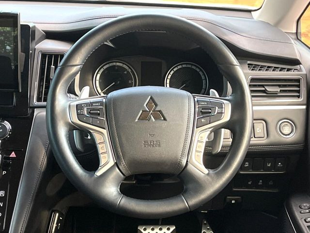 �y�����v�����X�e�A�����O�z�㎿�Ȋv���g�p���邱�ƂŁA��ɂ����������݂ƂĂ��^�]���₷���n���h���ł���