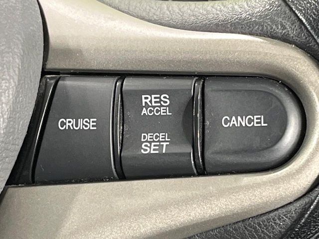 �y�N���[�Y�R���g���[���z�������H�����N���N���s�B�A�N�Z���𗣂��Ă���葬�x�ő��s���ł��A�������^�]���̕��S���y��!�����E�������ȒP�ȃX�C�b�`����Œ����ł��܂��B