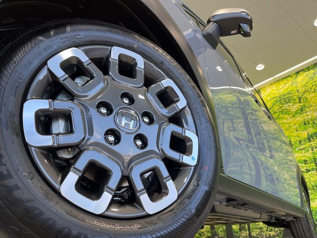 �y����15�C���`�A���~�z�C�[���z�O�ςɃ}�b�`���������A���~�z�C�[���𑕒����Ă���܂��B�e��ЊO�A���~�z�C�[����A�X�^�b�h���X�^�C�����戵�����Ă���܂��B���񂲑��k����������